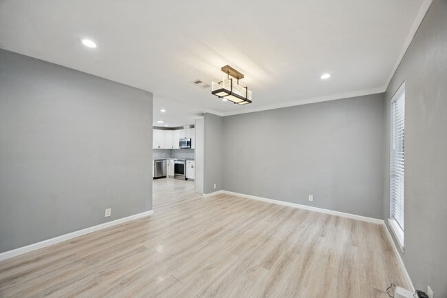 Building Photo - 553 Cane River Ln