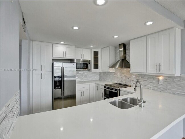 Building Photo - 11930 N Bayshore Dr