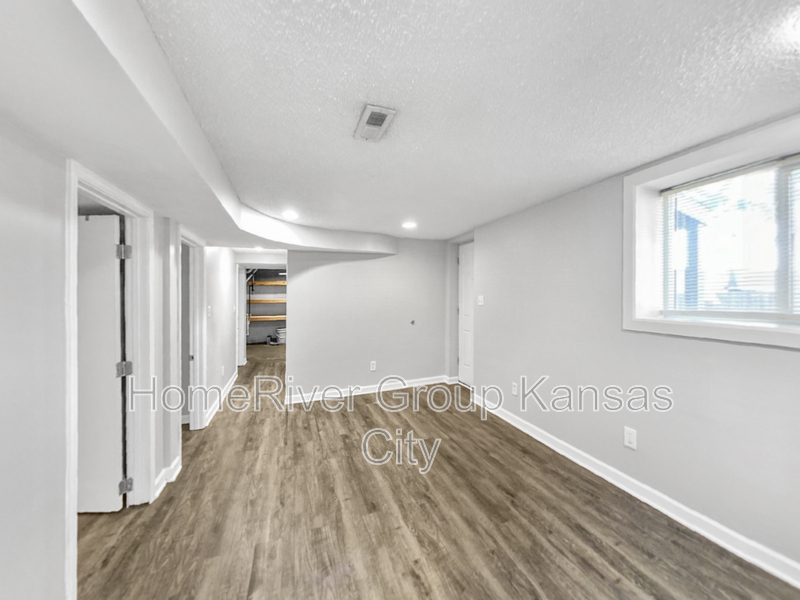 Building Photo - 3913 S Lynn St