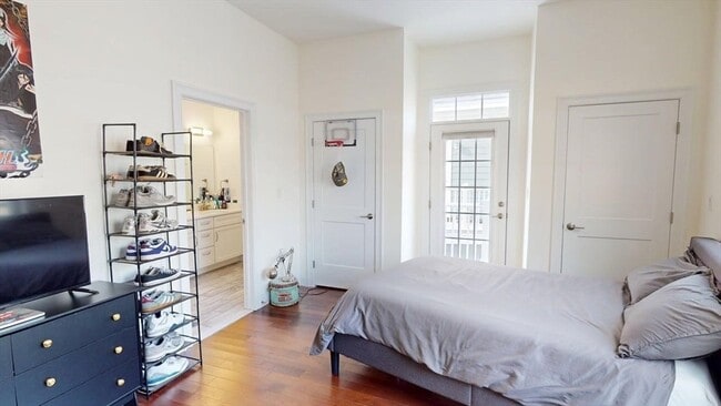 Building Photo - 4 Market St