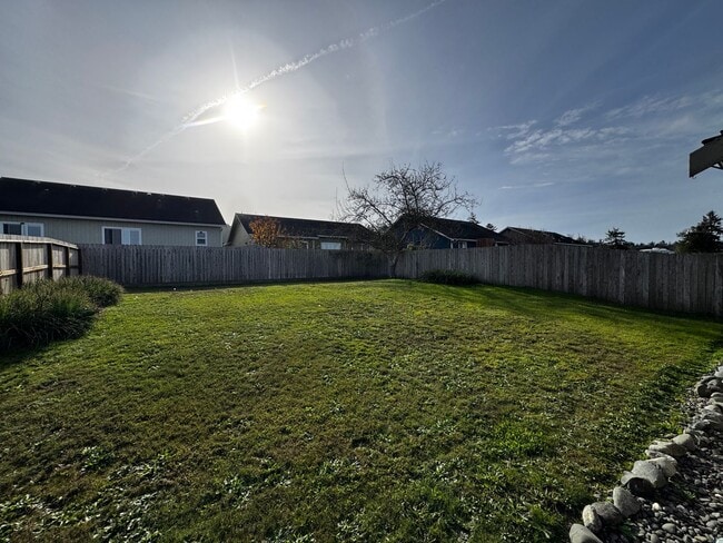 Building Photo - Charming 3 Bedroom 2 Bath home located in Humboldt Hill!