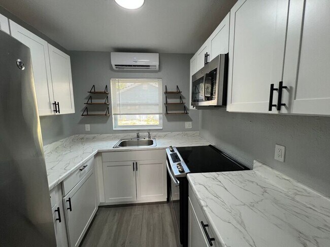 Building Photo - 351 Ave N NE