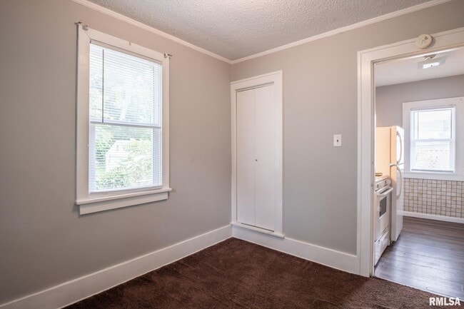 Building Photo - 4515 Drake Dr