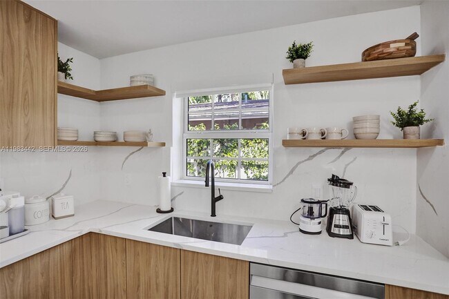 Building Photo - 1610 Polk St