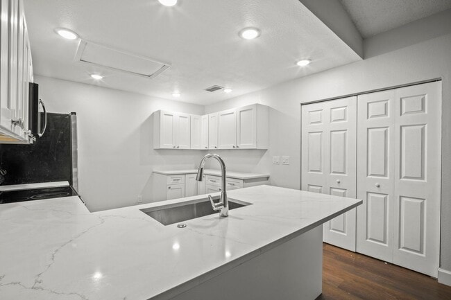 Primary Photo - Newly remodeled 2 bedroom, 2 bathroom home...