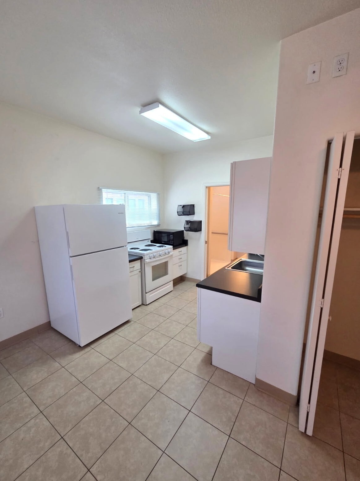 Building Photo - 1151 Belford Ave