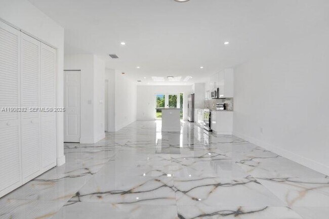 Building Photo - 16315 SW 107th Ave