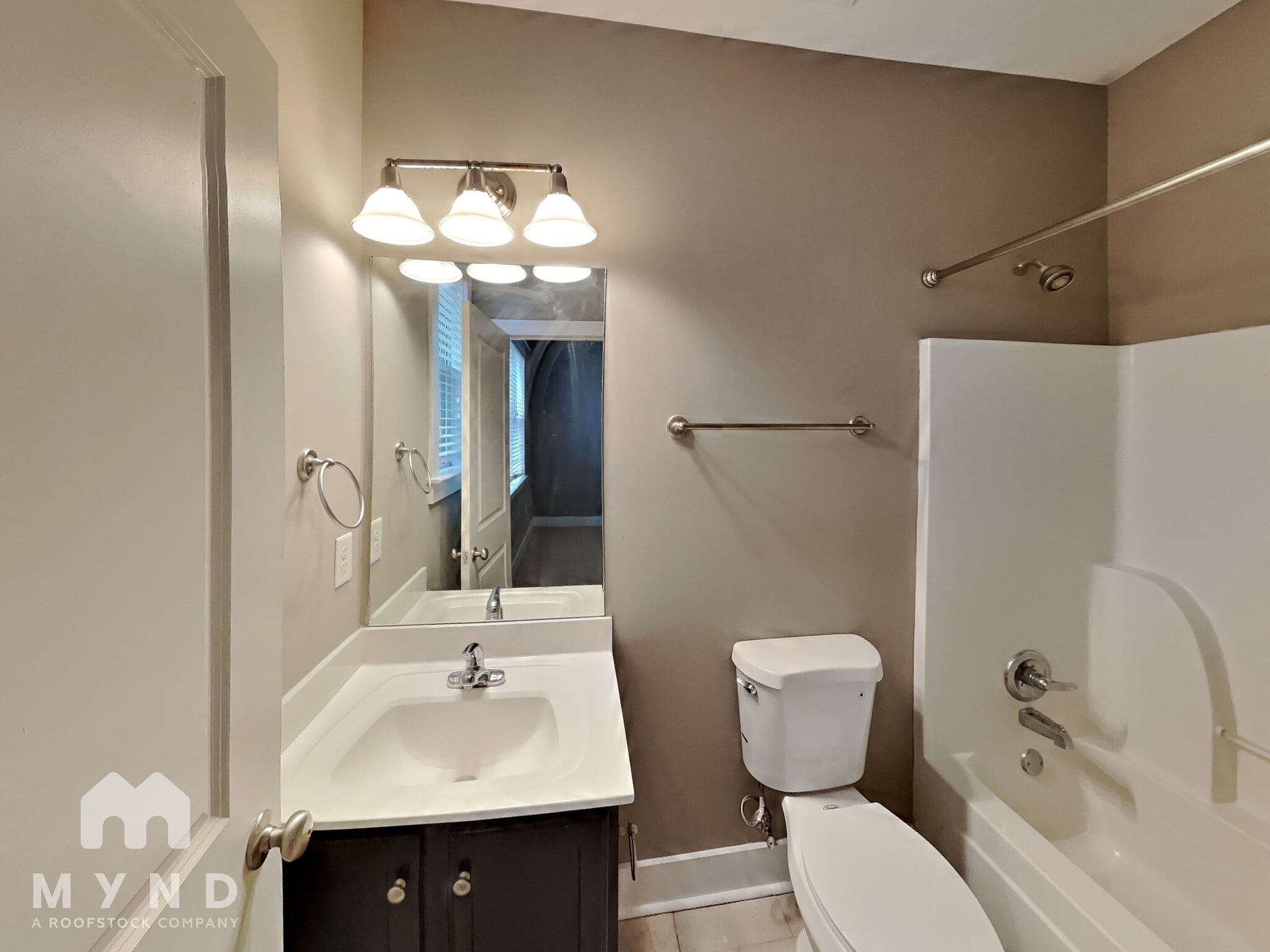 Building Photo - 183 Herring St