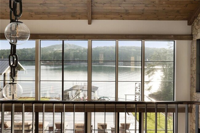 Building Photo - 725 Rocky Point Dr