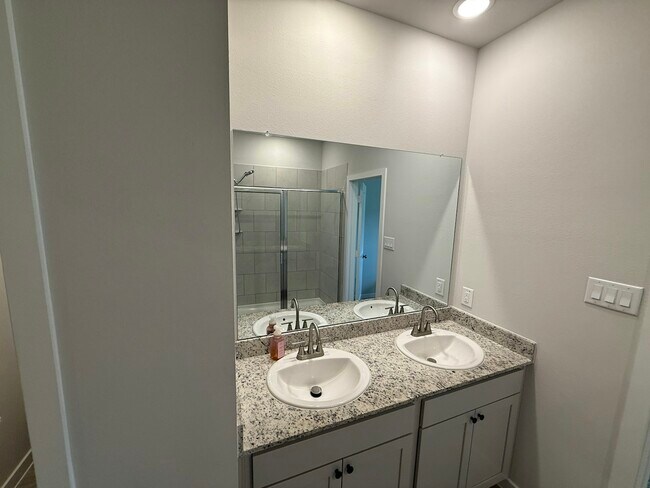 Building Photo - 25105 Pomegranate Pl