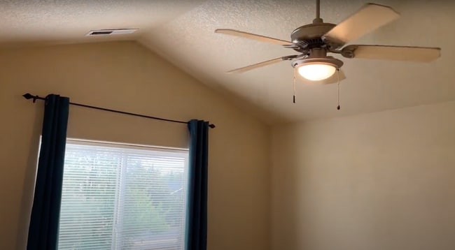 Building Photo - VIDEOTOUR: This Home Will Catch Your Heart...