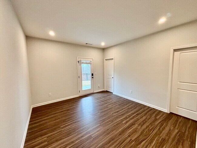 Building Photo - 1465 Creekside Cir NW