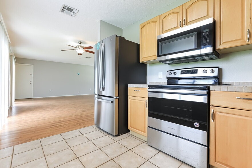 Building Photo - 7574 Mesa St