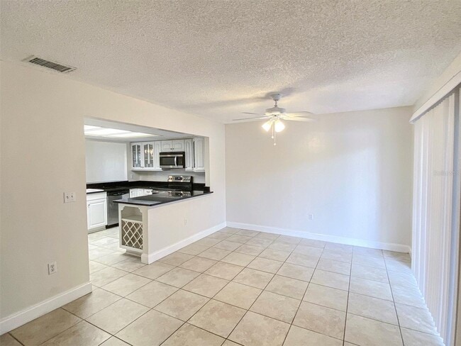 Building Photo - 955 Sunridge Dr