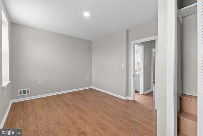 Building Photo - 3427 Ravenwood Ave