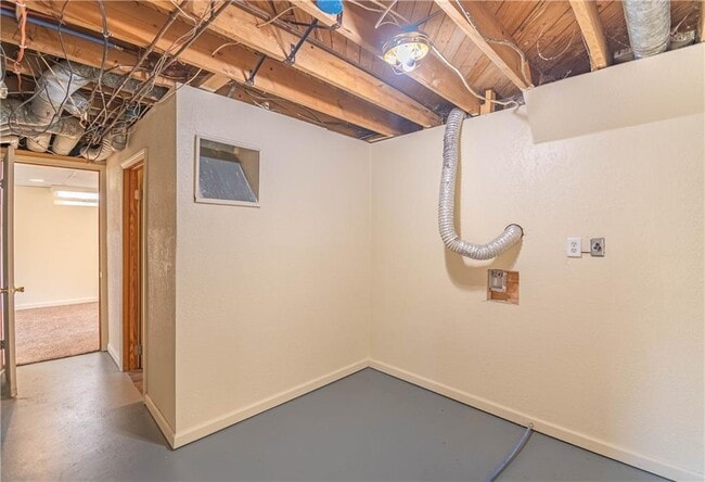 Building Photo - 40 Glenview Dr
