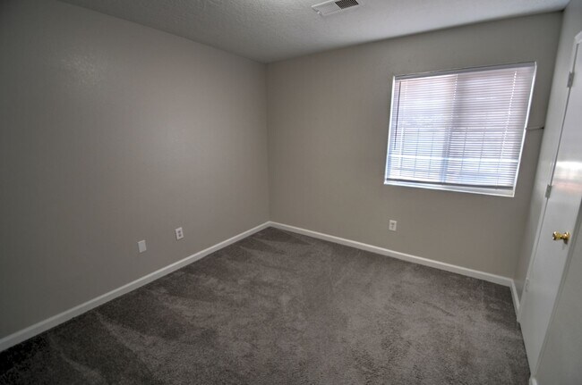 Building Photo - Great 3 Bedroom 2 Bathroom Home !!!!