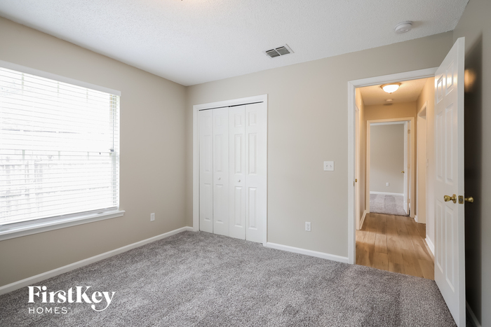 Building Photo - 10677 Talon Ct