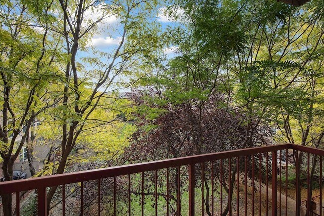 Building Photo - 645 N 1st St