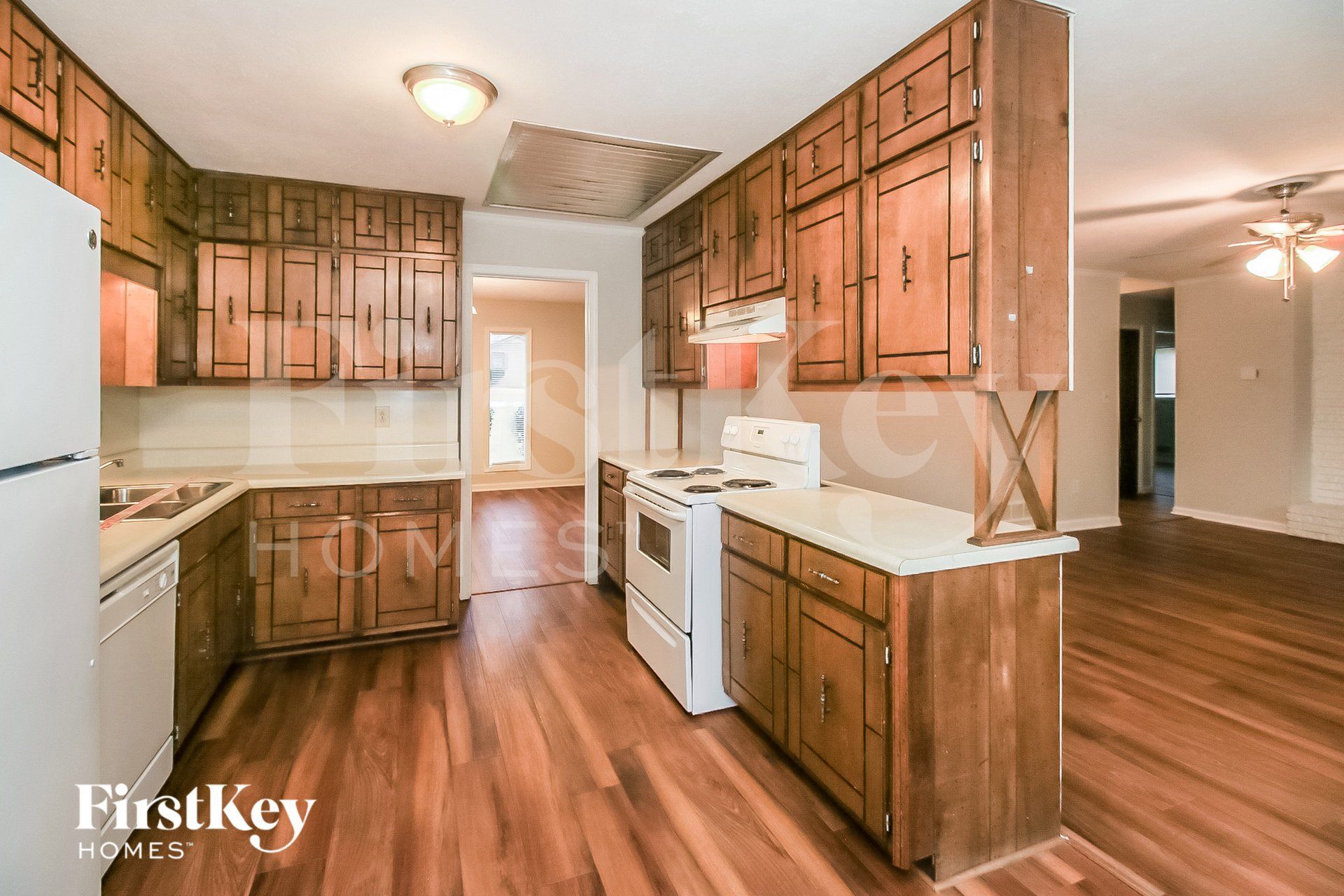 Building Photo - 1592 Envoy Pl