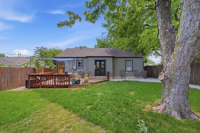 Building Photo - Charming 2-Bedroom, 1-Bath Home in Midtown