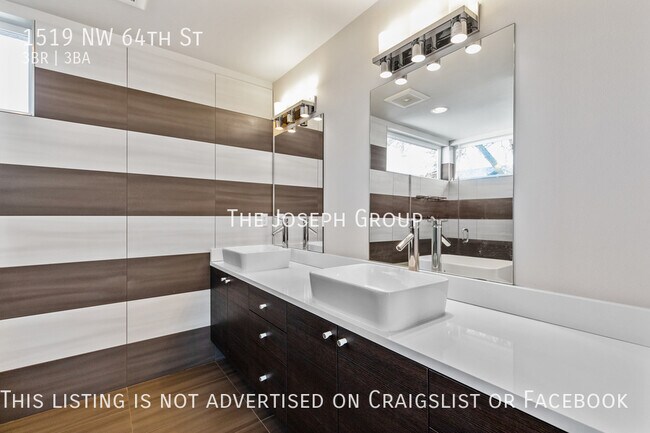 Building Photo - Stylish 3 bed Townhome in Prime Ballard Lo...