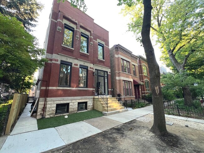 Primary Photo - 822 N Winchester Ave