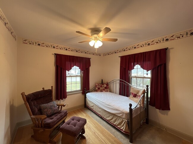 Building Photo - 1131 Colonial Dr E