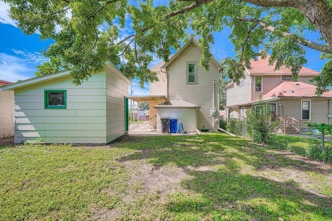 Building Photo - 610 Fairview Ave N