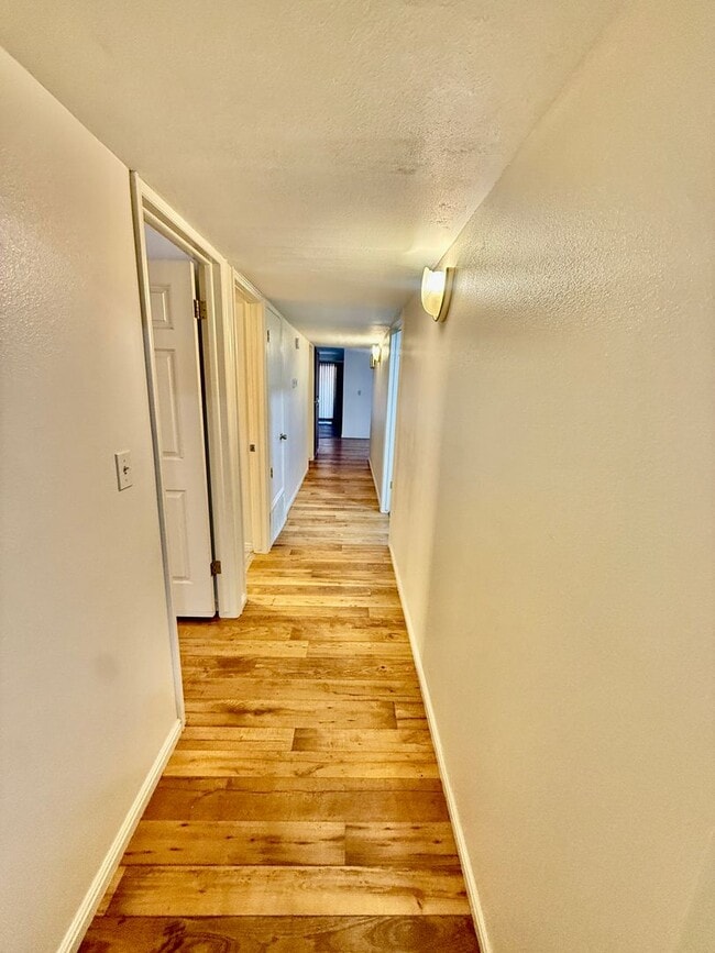 Building Photo - 840 S 400 E