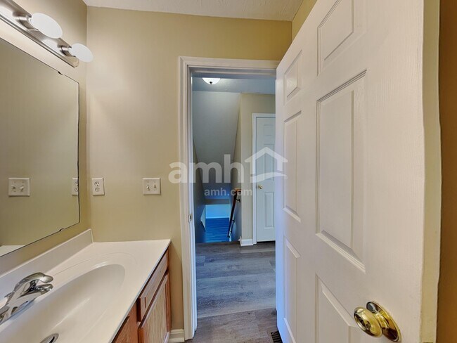 Building Photo - 700 Berlander Dr