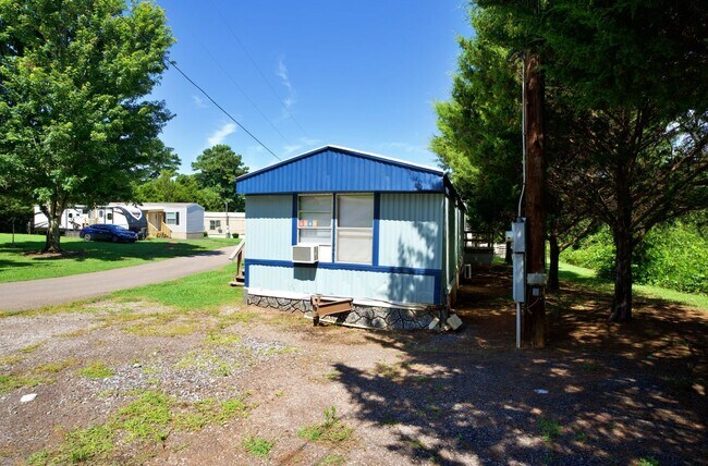 Building Photo - Evergreen D