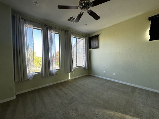 Building Photo - 7628 Belhurst Ave