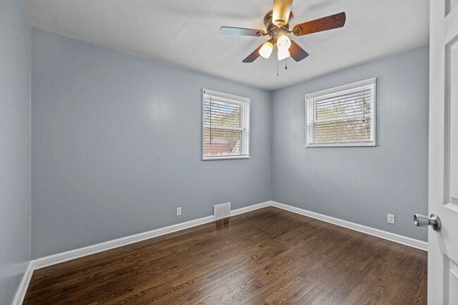 Building Photo - 205 Fieldstone Cir