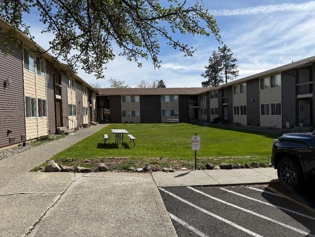 Building Photo - 910 E Campbell St