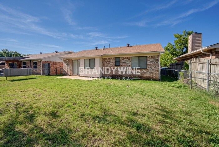 Building Photo - 8428 Raymond Ave