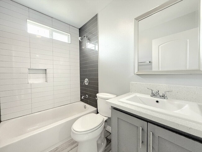 Building Photo - 320 E 55th St