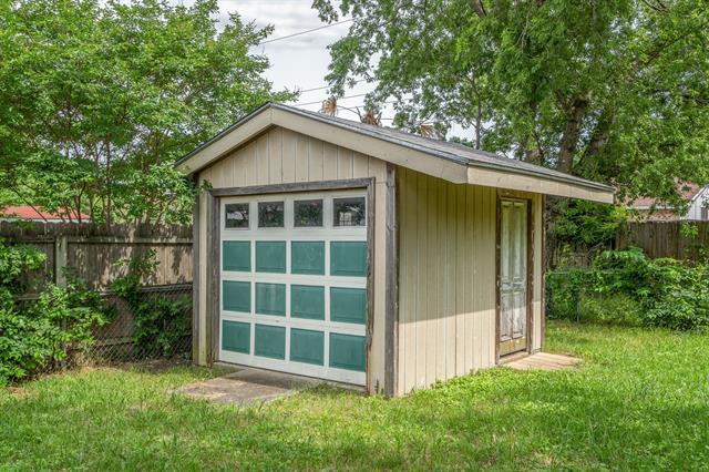 Building Photo - 930 Briarwood Dr