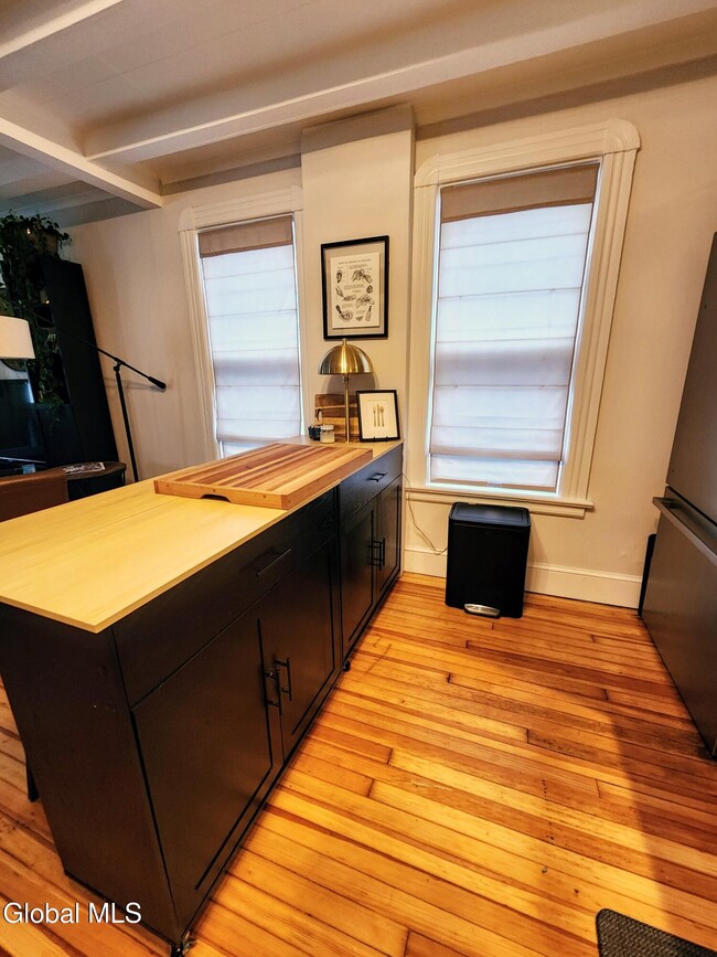 Building Photo - 11 Ingersoll Ave