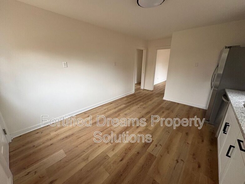 Building Photo - 429 Peeden Dr