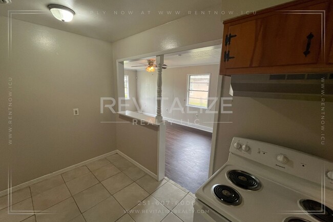 Building Photo - NO DEPOSIT SPECIAL! Newly Updated 3 Bedroo...