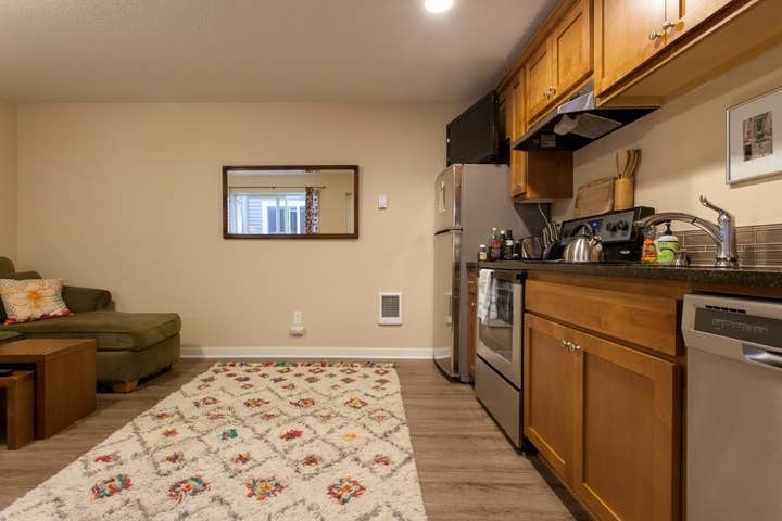 Kitchen, view with back to the front door - 443 NE GRAHAM ST