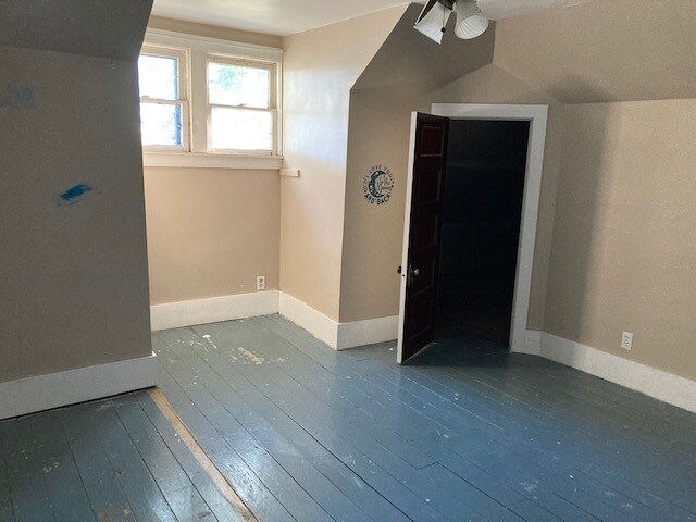 Building Photo - 322 W 4th St