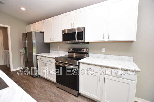 Building Photo - 749 Daphne Dr