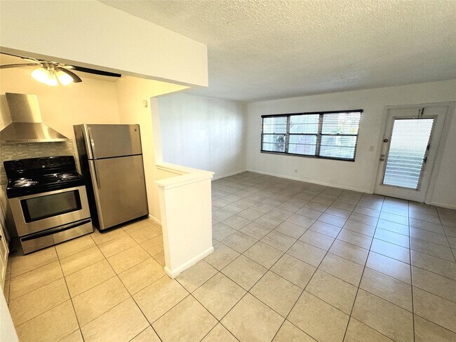 Building Photo - 138 Fanshaw D