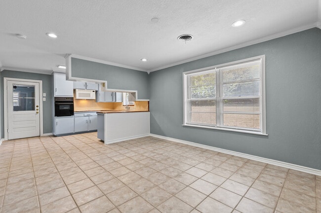 Building Photo - 605 Catalina Dr