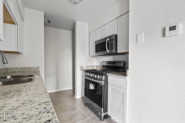 Building Photo - 2513 Red Sails Dr