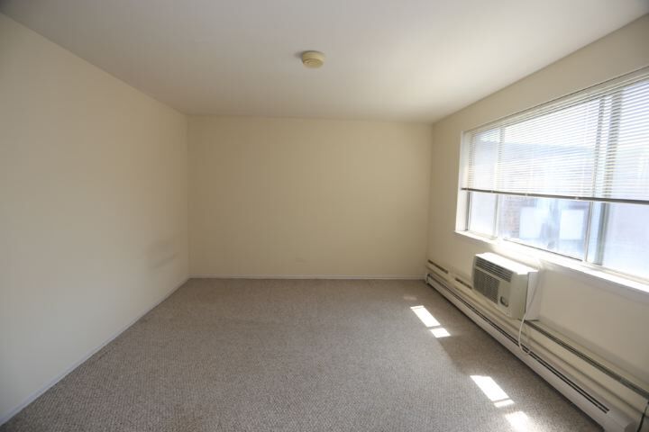Building Photo - 675 W Wrightwood Ave