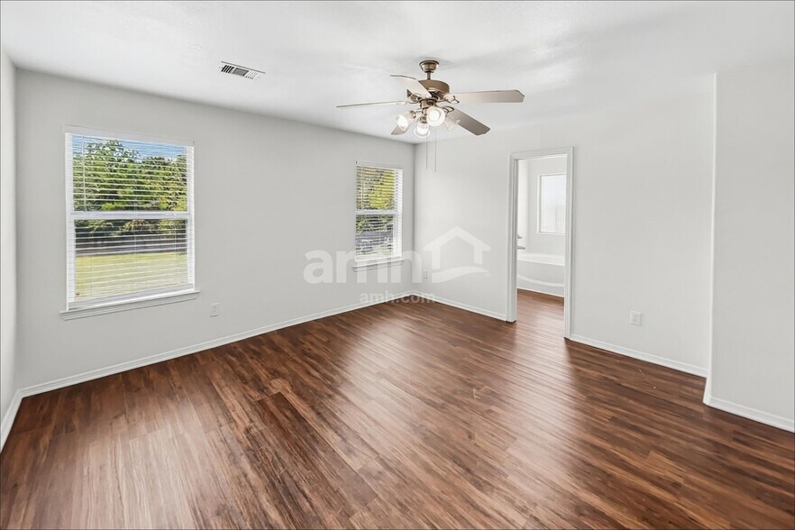 Building Photo - 2013 Briar Grove Dr