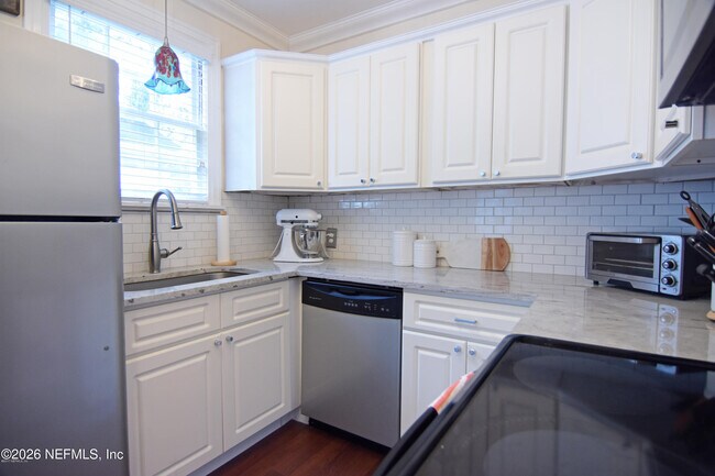 Building Photo - 1328 Ingleside Ave